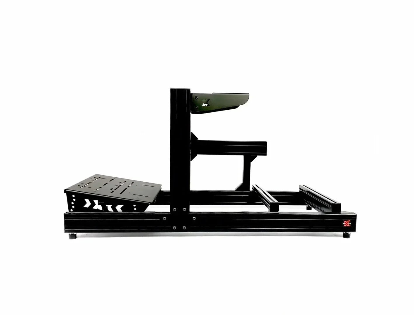 SimXPro R80 GT simracing cockpit med sort stålramme og justerbare funktioner for realistisk racingoplevelse.