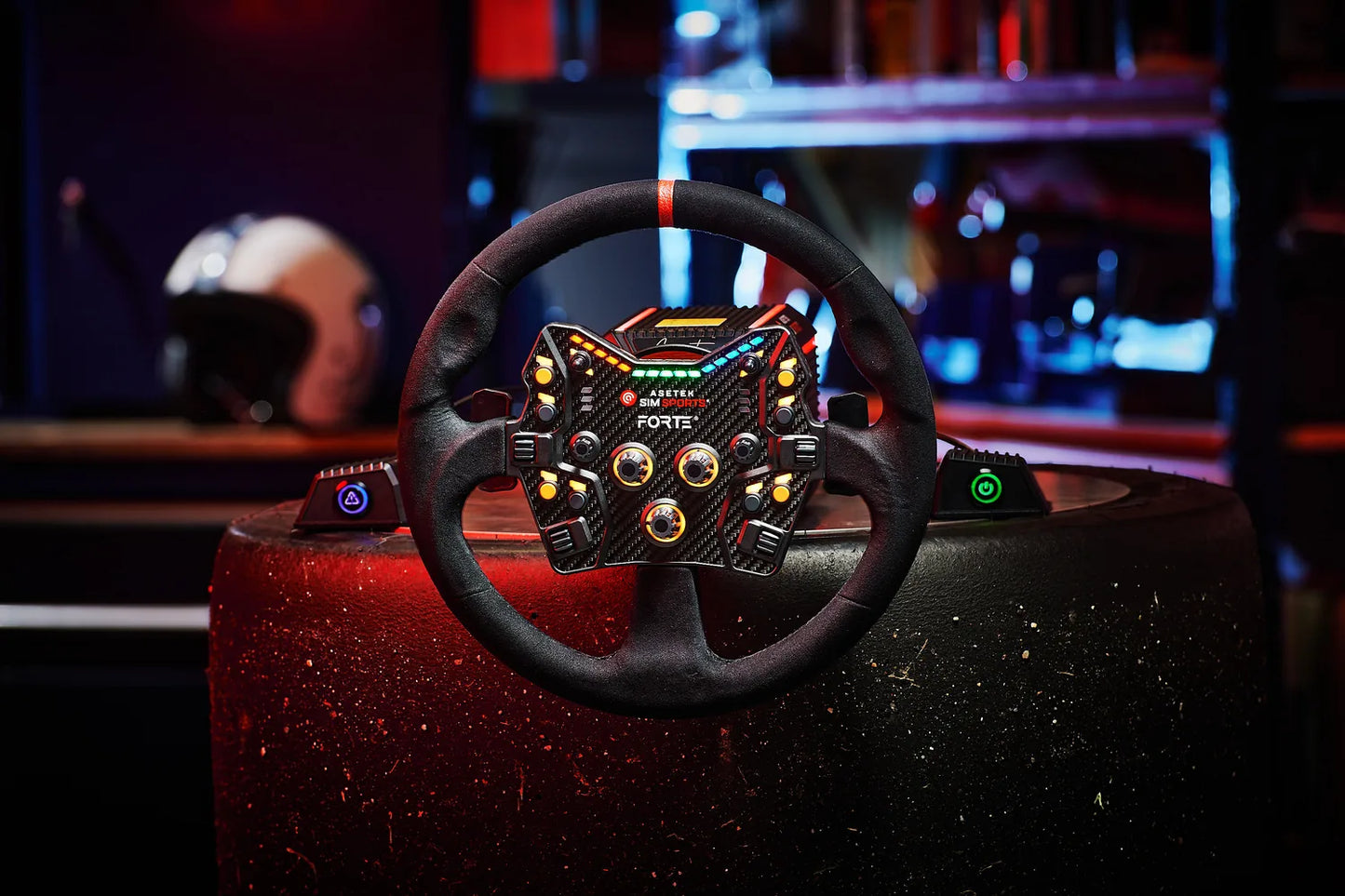 Asetek Racing Comfort+ rund ratlåg i sort med rød midterstribe til racingspil, ergonomisk design og holdbart materiale.