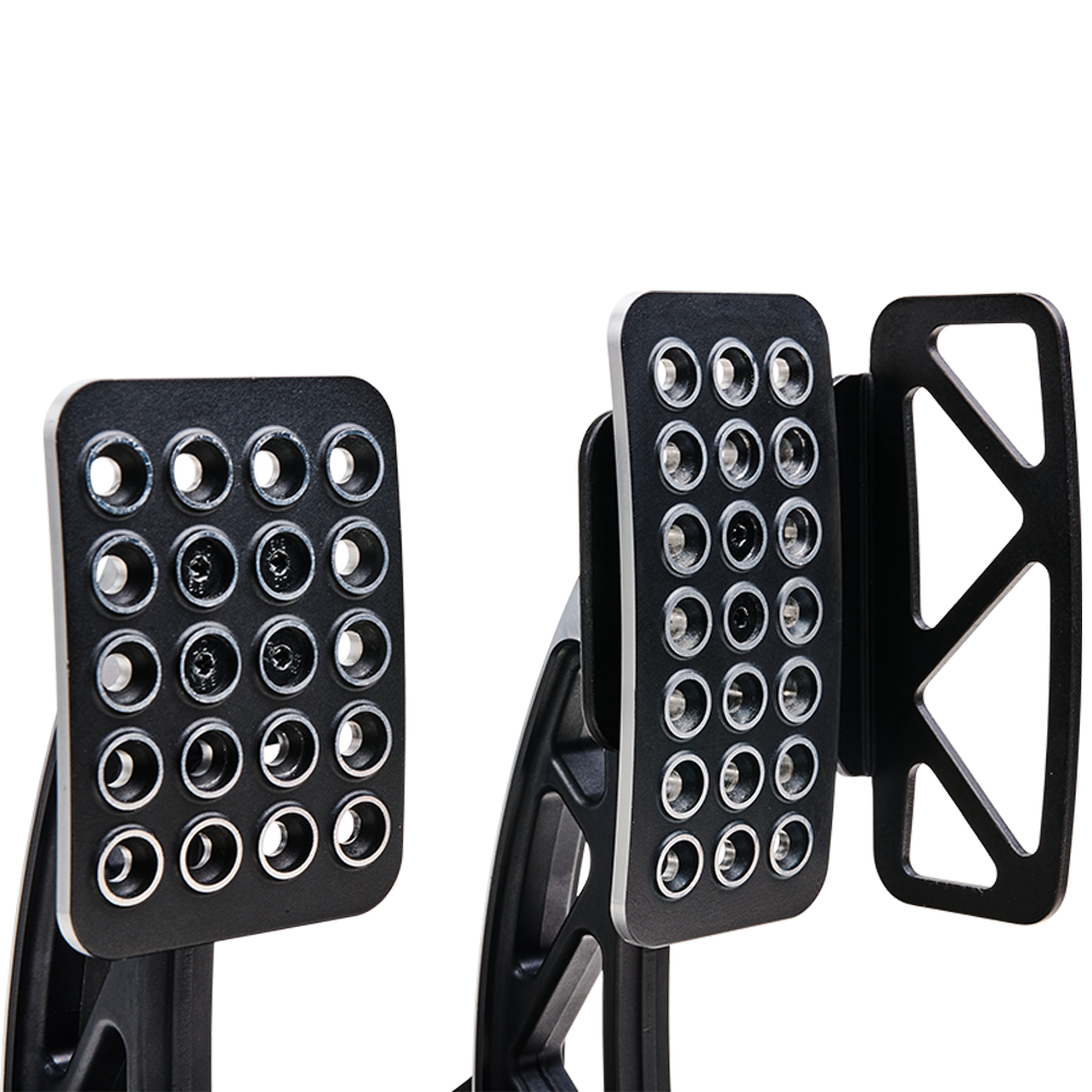 Asetek Racing universal pedalfod til simracing, close-up af fodstøtte til gashåndtag, sort med justerbare dele