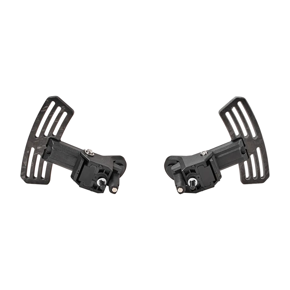 Asetek Racing Carbon Paddles Kit til sportsspil, monteret på racercar rat med karbonfinish og ergonomisk design