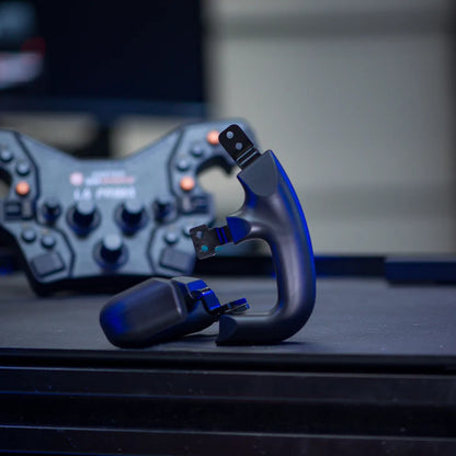 Asetek Racing LMP-styrhåndtag til racerkøretøj, ergonomisk design til simracing, vist i miljøbaggrund.