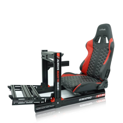 SimXPro GT RS simracer cockpit med sort metalramme, styrstang og pedalplatform, designet til realistisk simracingoplevelse