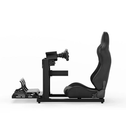 SIMGASM Hobby cockpit i sort med Core Recline-sæde og MOZA-udstyr, set fra siden